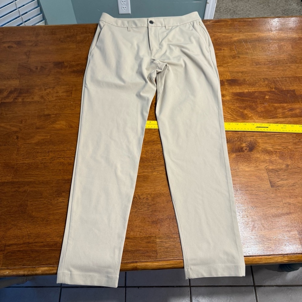 Lululemon Men's ABC Classic fit Warpstreme Tan Pants size 30